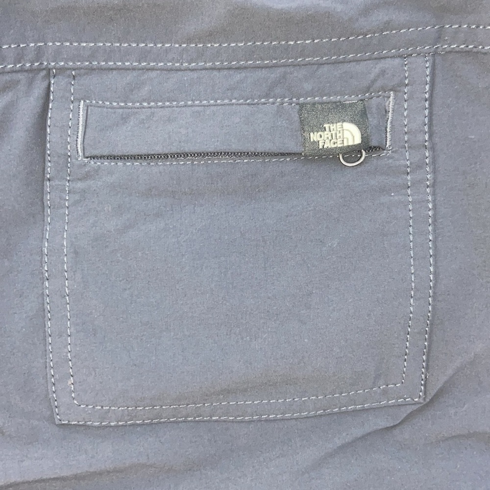 The North Face gray stretchy DWR UPF Bermuda shorts size‎ 4 - Picture 9 of 12